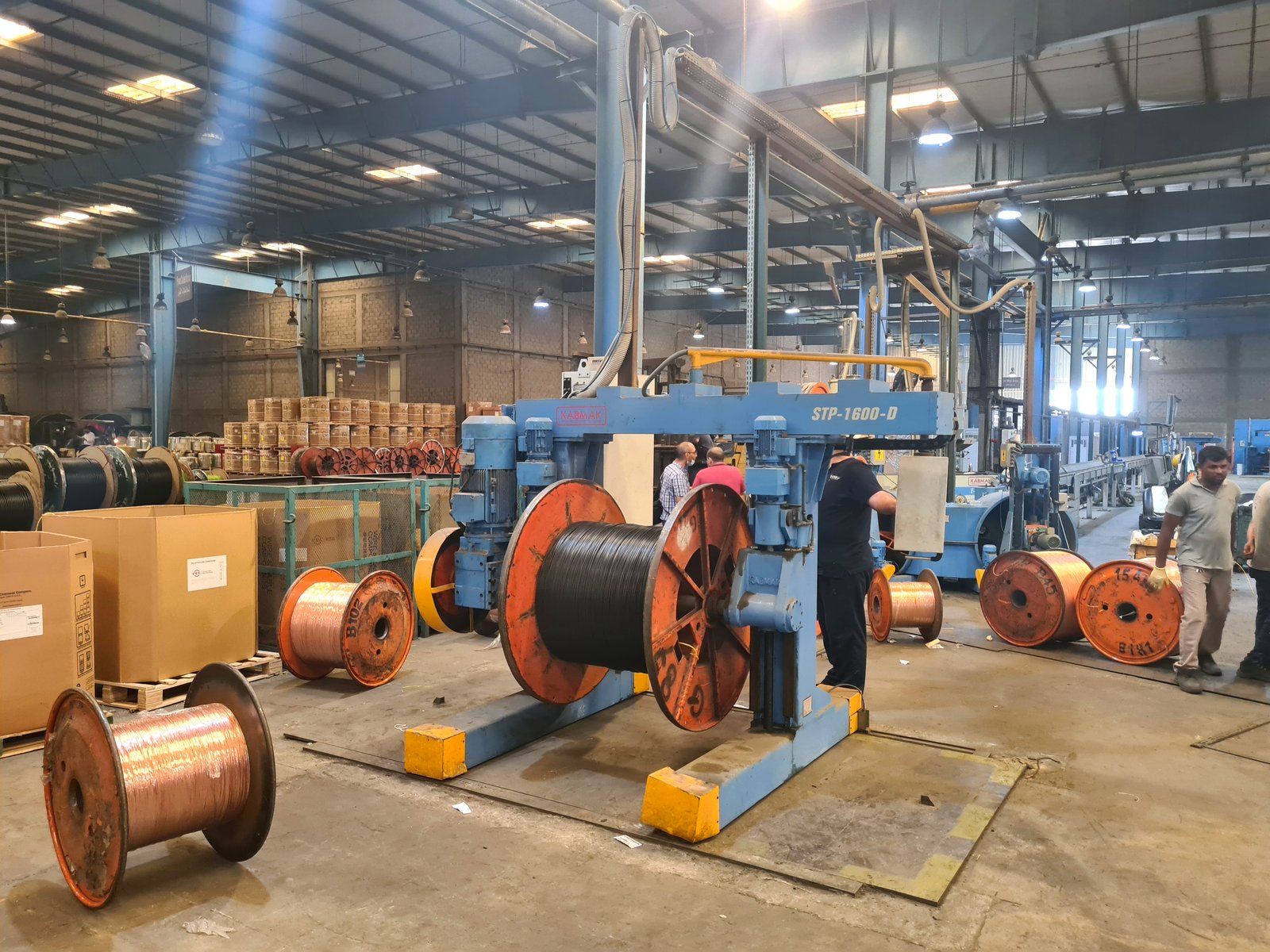 Cable stranding machine with copper bobbins — Kabmak